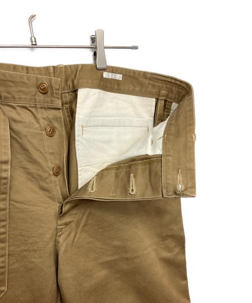 COMOLI（コモリ）COMOLI (コモリ) ベルテッドチノパンツ オリーブ サイズ:１の古着・服飾アイテム