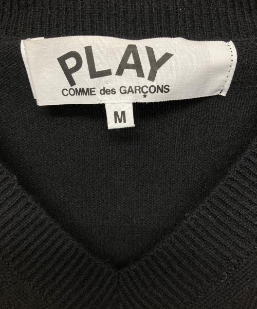 PLAY COMME des GARCONS（プレイコムデギャルソン）PLAY COMME des GARCONS (プレイコムデギャルソン) ハートワッペンVネックニット ブラック サイズ:Mの古着・服飾アイテム