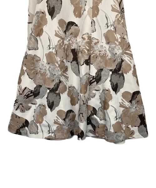 JUSGLITTY（ジャスグリッティー）JUSGLITTY (ジャスグリッティー) フレアスカート アイボリーの古着・服飾アイテム