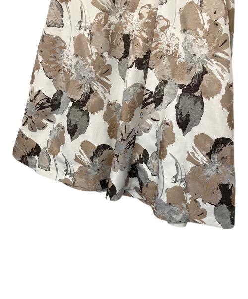 JUSGLITTY（ジャスグリッティー）JUSGLITTY (ジャスグリッティー) フレアスカート アイボリーの古着・服飾アイテム