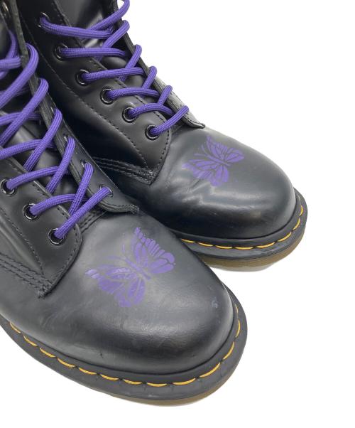 Dr.Martens（ドクターマーチン）Dr.Martens (ドクターマーチン) Needles (ニードルズ) 8ホールブーツ ブラック×パープル サイズ:UK8の古着・服飾アイテム