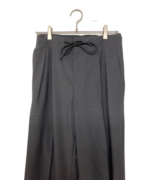 ONE GRAVITY（ワングラヴィティ）ONE GRAVITY (ワングラヴィティ) 2タックワイドイージーパンツ グレー サイズ:S 未使用品の古着・服飾アイテム