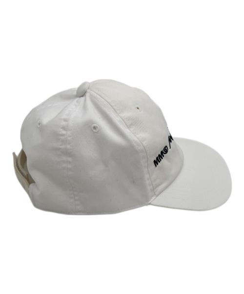 MM6 Maison Margiela（エムエムシックスメゾンマルジェラ）MM6 Maison Margiela (エムエムシックスメゾンマルジェラ) キャップ ホワイトの古着・服飾アイテム