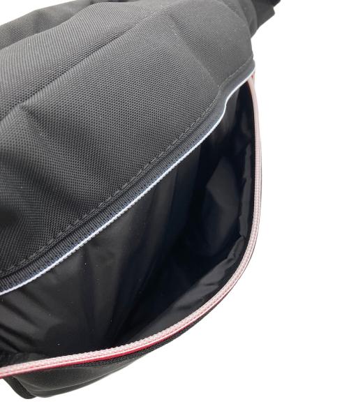 MONCLER（モンクレール）MONCLER (モンクレール) MONCLER Durance ベルトバッグ ブラック×レッドの古着・服飾アイテム
