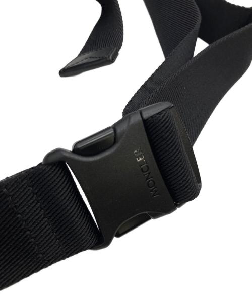 MONCLER（モンクレール）MONCLER (モンクレール) MONCLER Durance ベルトバッグ ブラック×レッドの古着・服飾アイテム