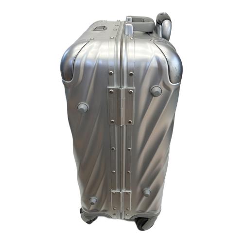 TUMI（トゥミ）TUMI (トゥミ) キャリーバッグ シルバー 19 DEGREE ALUMINUM 19 DEGREE ALUMINUMの古着・服飾アイテム