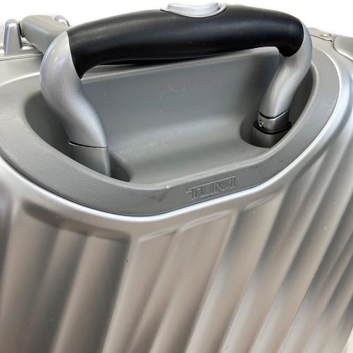 TUMI（トゥミ）TUMI (トゥミ) キャリーバッグ シルバー 19 DEGREE ALUMINUM 19 DEGREE ALUMINUMの古着・服飾アイテム