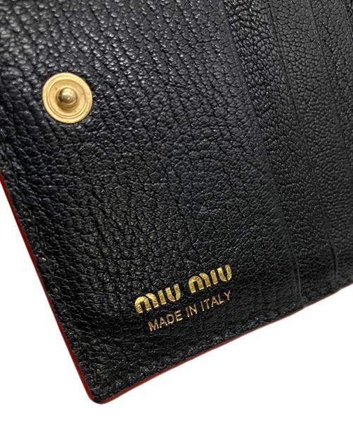 MIU MIU（ミュウミュウ）MIU MIU (ミュウミュウ) マドラス　ラブハート　2つ折り財布 ブラック×レッドの古着・服飾アイテム