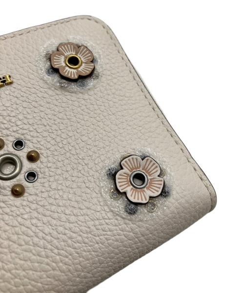 COACH（コーチ）COACH (コーチ) 2つ折り財布 アイボリー 未使用品の古着・服飾アイテム