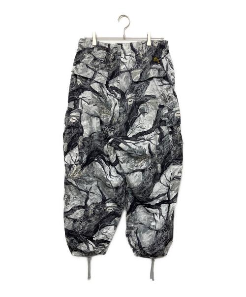 A BATHING APE（ア ベイシング エイプ）A BATHING APE (ア ベイシング エイプ) TREE EDGE CAMO CARGO PANTS 24AW ホワイト×ブラック サイズ:L　の古着・服飾アイテム