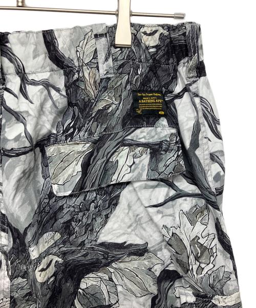 A BATHING APE（ア ベイシング エイプ）A BATHING APE (ア ベイシング エイプ) TREE EDGE CAMO CARGO PANTS 24AW ホワイト×ブラック サイズ:L　の古着・服飾アイテム