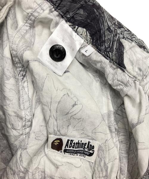 A BATHING APE（ア ベイシング エイプ）A BATHING APE (ア ベイシング エイプ) TREE EDGE CAMO CARGO PANTS 24AW ホワイト×ブラック サイズ:L　の古着・服飾アイテム