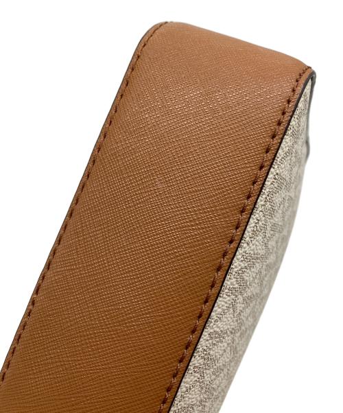 MICHAEL KORS（マイケル・コース）MICHAEL KORS (マイケル・コース) ショルダーバッグ ホワイト×ブラウンの古着・服飾アイテム