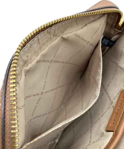 MICHAEL KORS（マイケル・コース）MICHAEL KORS (マイケル・コース) ショルダーバッグ ホワイト×ブラウンの古着・服飾アイテム