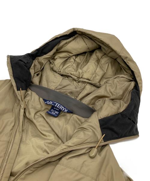 ARC'TERYX LEAF（アークテリクスリーフ）ARC'TERYX LEAF (アークテリクスリーフ) cold wx hoody lt カーキ サイズ:Mの古着・服飾アイテム