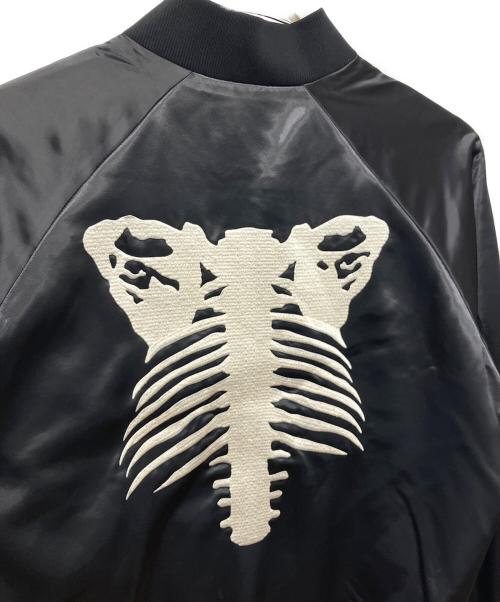 A BATHING APE（ア ベイシング エイプ）A BATHING APE (ア ベイシング エイプ) SKELETON LOGO SOUVENIR JACKET ブラック サイズ:2XL 未使用品の古着・服飾アイテム