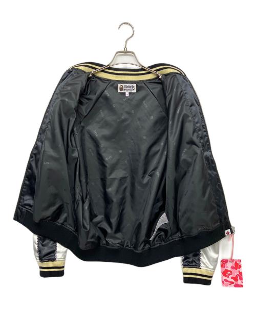 A BATHING APE（アベイシングエイプ）A BATHING APE (ア ベイシング エイプ) CRYSTAL STONE BABY LISA SOUVENIR JACKET ブラック サイズ:M 未使用品の古着・服飾アイテム