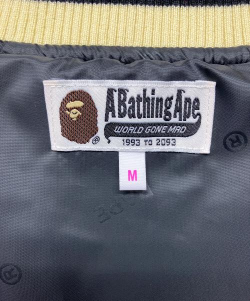 A BATHING APE（アベイシングエイプ）A BATHING APE (ア ベイシング エイプ) CRYSTAL STONE BABY LISA SOUVENIR JACKET ブラック サイズ:M 未使用品の古着・服飾アイテム