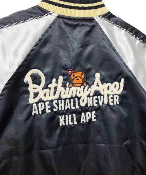 A BATHING APE（アベイシングエイプ）A BATHING APE (ア ベイシング エイプ) CRYSTAL STONE BABY LISA SOUVENIR JACKET ブラック サイズ:M 未使用品の古着・服飾アイテム
