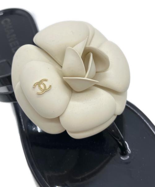 CHANEL（シャネル）CHANEL (シャネル) カメリアトングサンダル ブラック サイズ:22.5cmの古着・服飾アイテム