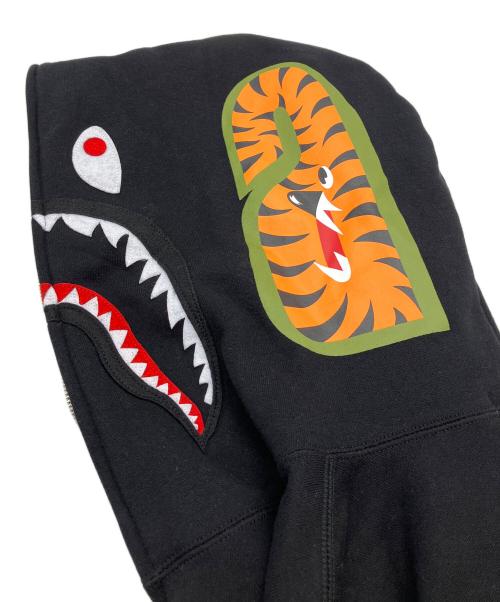A BATHING APE（アベイシングエイプ）A BATHING APE (アベイシングエイプ) SHARK CROPPED FULL ZIP HOODIE ブラック サイズ:M 未使用品の古着・服飾アイテム