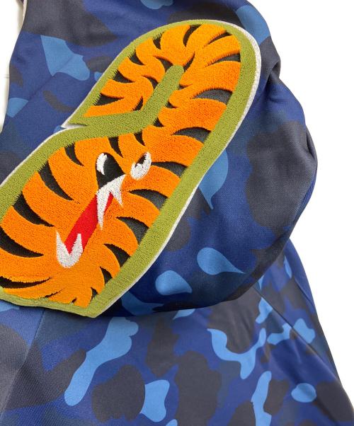 A BATHING APE（アベイシングエイプ）A BATHING APE (アベイシングエイプ) COLOR CAMO SHARK RELAXED FIT HOODIE TRACK JACKET ネイビー サイズ:2XLの古着・服飾アイテム