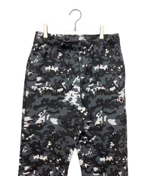A BATHING APE（アベイシングエイプ）A BATHING APE (アベイシングエイプ) MULTI PIXEL CAMO WIDE LEG SWEAT PATNS ブラック サイズ:Mの古着・服飾アイテム