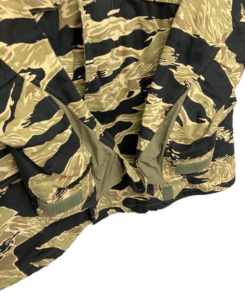 BUZZ RICKSON'S（バズリクソンズ）BUZZ RICKSON'S (バズリクソンズ) タイガーカモ柄　ミリタリーコート ブラック×カーキ サイズ:40の古着・服飾アイテム
