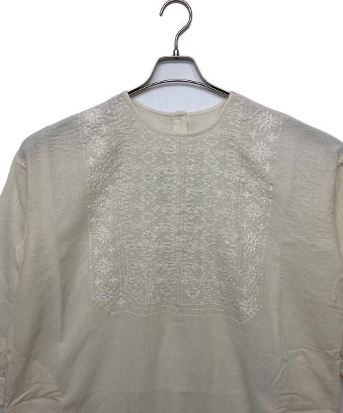 maison de soil（メゾンドソイル）maison de soil (メゾンドソイル) BOILED WOOL PLAIN BACK OPENING CREW-NECK EMB SHIRT DRESS ベージュ サイズ:2 未使用品の古着・服飾アイテム