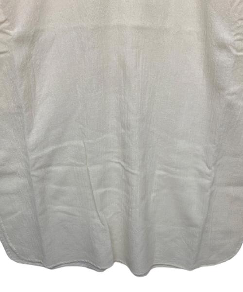 maison de soil（メゾンドソイル）maison de soil (メゾンドソイル) BOILED WOOL PLAIN BACK OPENING CREW-NECK EMB SHIRT DRESS ベージュ サイズ:2 未使用品の古着・服飾アイテム