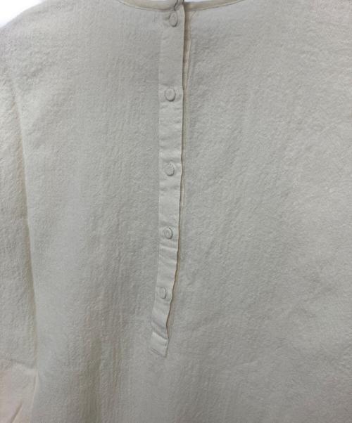 maison de soil（メゾンドソイル）maison de soil (メゾンドソイル) BOILED WOOL PLAIN BACK OPENING CREW-NECK EMB SHIRT DRESS ベージュ サイズ:2 未使用品の古着・服飾アイテム