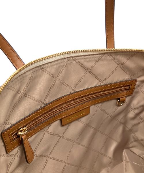 MICHAEL KORS（マイケル・コース）MICHAEL KORS (マイケル・コース) ハンドバッグ ホワイト×ブラウンの古着・服飾アイテム