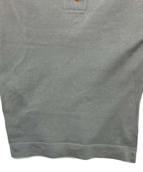 CHANEL（シャネル）CHANEL (シャネル) ポロシャツ ゴールドカメリアボタン グレー サイズ:34の古着・服飾アイテム