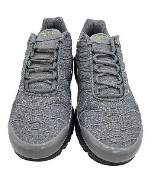 NIKE（ナイキ）NIKE (ナイキ) NIKE AIR MAX PLUS SMOKE GREY/VOLT-DK SMOKE GREY-BLACK ブラック サイズ:27.5cm 未使用品の古着・服飾アイテム