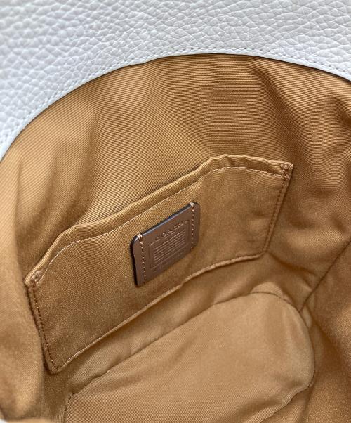 COACH（コーチ）COACH (コーチ) ショルダーバッグ ホワイトの古着・服飾アイテム
