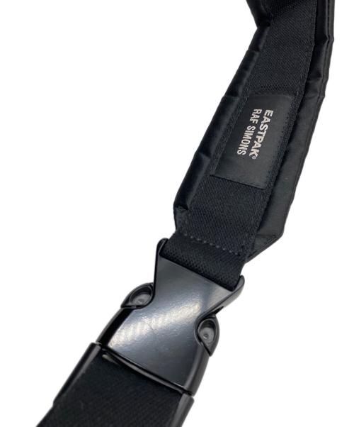EASTPAK（イーストパック）EASTPAK (イーストパック) RAF SIMONS (ラフシモンズ) ショルダーバッグ ブラックの古着・服飾アイテム