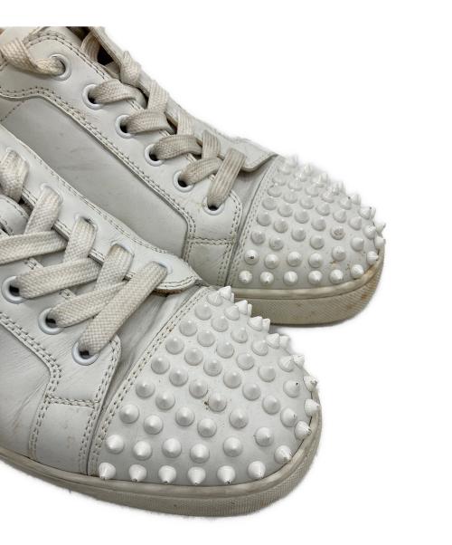Christian Louboutin（クリスチャン・ルブタン）Christian Louboutin (クリスチャン・ルブタン) スタッズレザースニーカー ホワイト サイズ:25.5cmの古着・服飾アイテム