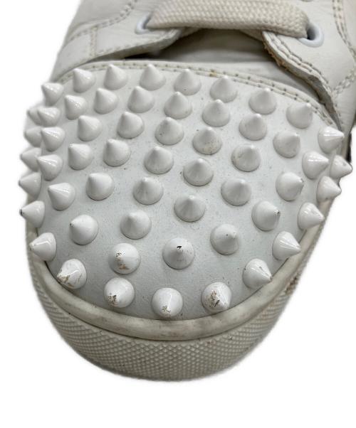 Christian Louboutin（クリスチャン・ルブタン）Christian Louboutin (クリスチャン・ルブタン) スタッズレザースニーカー ホワイト サイズ:25.5cmの古着・服飾アイテム