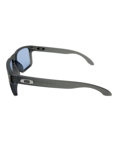 OAKLEY（オークリー）OAKLEY (オークリー) HOLBROOK グレーの古着・服飾アイテム