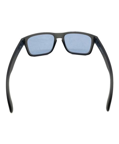 OAKLEY（オークリー）OAKLEY (オークリー) HOLBROOK グレーの古着・服飾アイテム