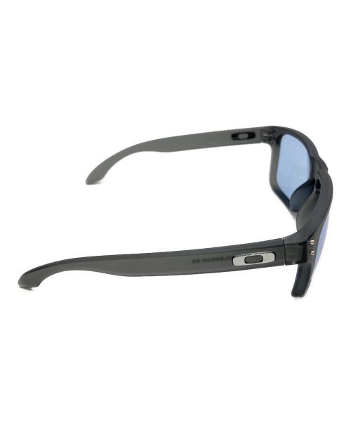 OAKLEY（オークリー）OAKLEY (オークリー) HOLBROOK グレーの古着・服飾アイテム