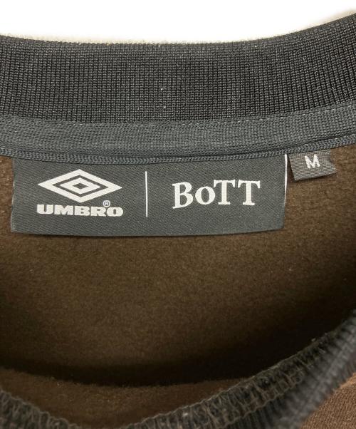 UMBRO（アンブロ）UMBRO (アンブロ) BoTT (ボット) BEAMS T (ビームス ティー) 75-13-0572-493　24SS　Sweatshirt ブラウン×カーキ サイズ:Mの古着・服飾アイテム