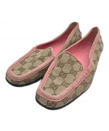 GUCCI（グッチ）の古着「121899 ドライビングシューズ」｜ベージュ×ピンク