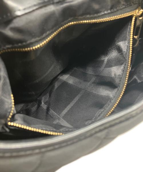 BURBERRY（バーバリー）BURBERRY (バーバリー) キルティングホーボーショルダーバッグ ブラックの古着・服飾アイテム