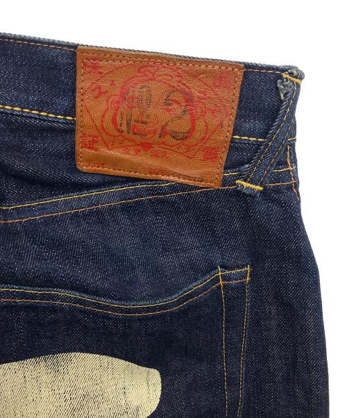 EVISU（エヴィス）EVISU (エヴィス) 2001　ビッグ音ペイントデニムパンツ インディゴ サイズ:86cm (W34)の古着・服飾アイテム