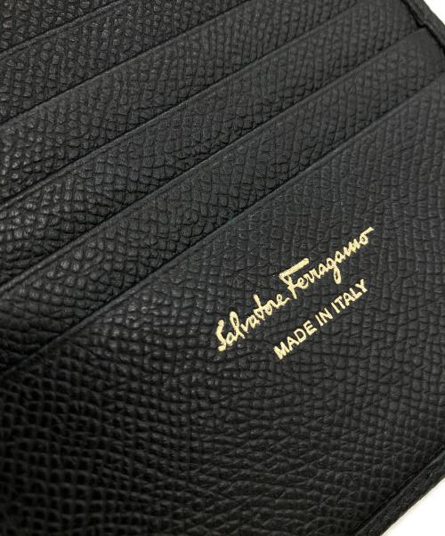 Ferragamo（フェラガモ）Ferragamo (フェラガモ) ガンチーニ　コンパクトウォレット ブラックの古着・服飾アイテム