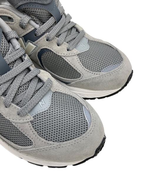 NEW BALANCE（ニューバランス）NEW BALANCE (ニューバランス) M2002RST　スニーカー ライトグレー サイズ:26.5cmの古着・服飾アイテム