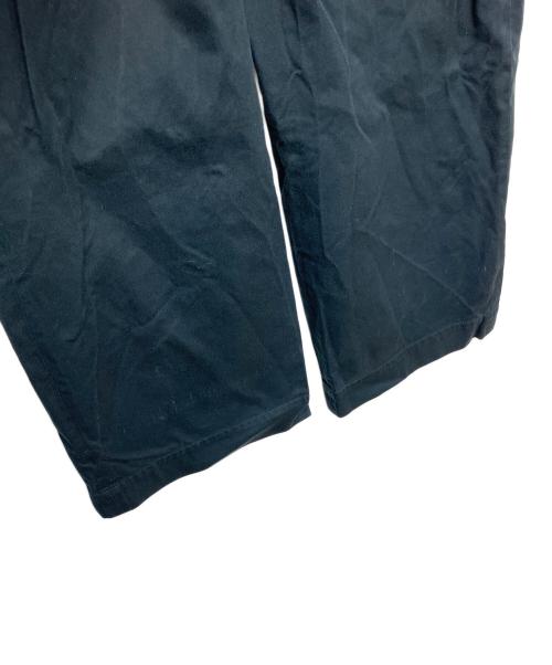 UNIVERSAL PRODUCTS.（ユニバーサルプロダクツ）UNIVERSAL PRODUCTS. (ユニバーサルプロダクツ) NO TUCK WIDE CHINO TROUSERS ブラック サイズ:２の古着・服飾アイテム