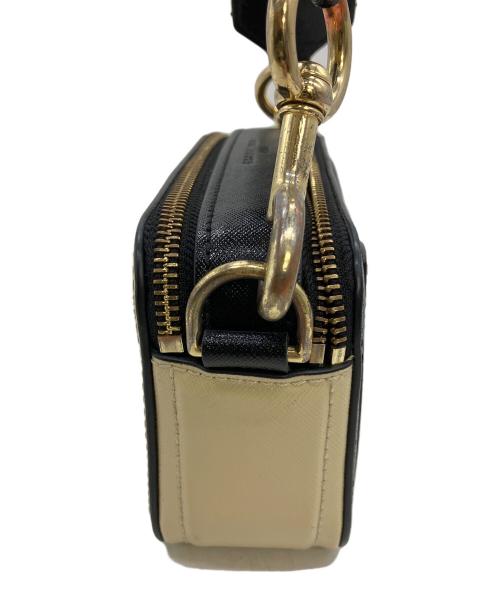 MARC JACOBS（マークジェイコブス）MARC JACOBS (マークジェイコブス) ショルダーバッグ ベージュ×ブラックの古着・服飾アイテム