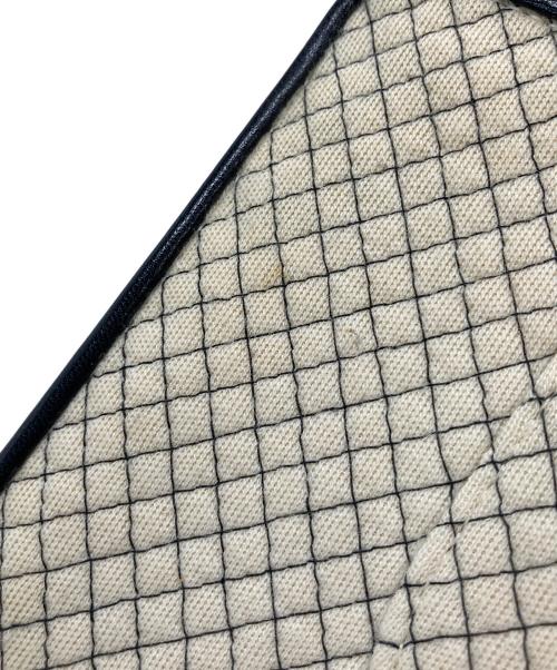 CHANEL（シャネル）CHANEL (シャネル) マイクロキルティング　ハンドバッグ ベージュ×ブラックの古着・服飾アイテム